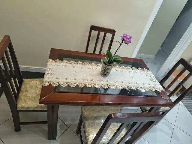 Mesa de Jantar em Madeira com Tampo de Vidro + 4 Cadeiras - Foto 3