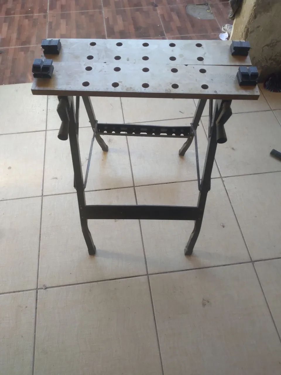 Vende se uma bancada dobrável 