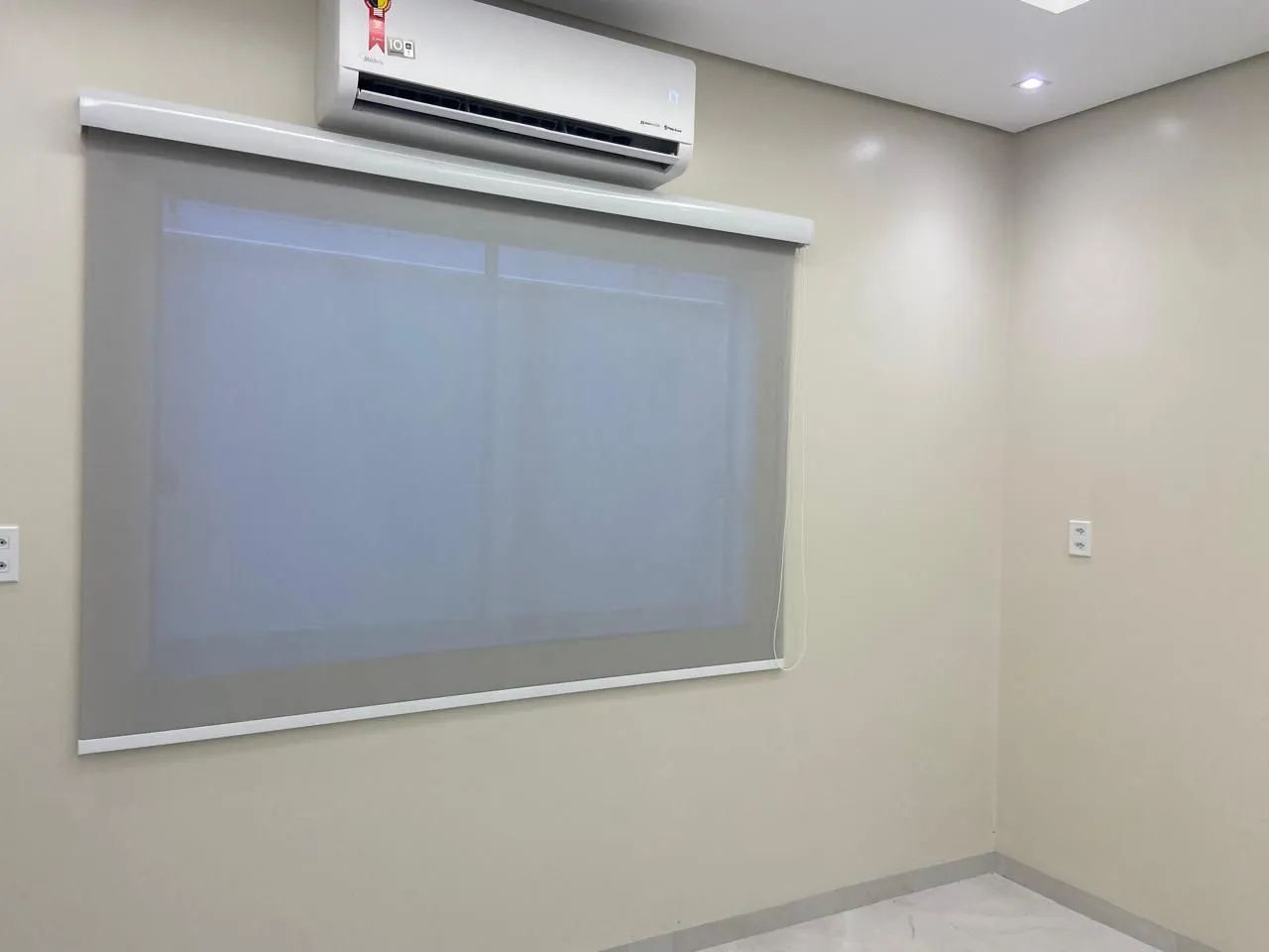 Persiana Com Sofisticação e Praticidade:  que Transformam Ambientes. - Foto 2