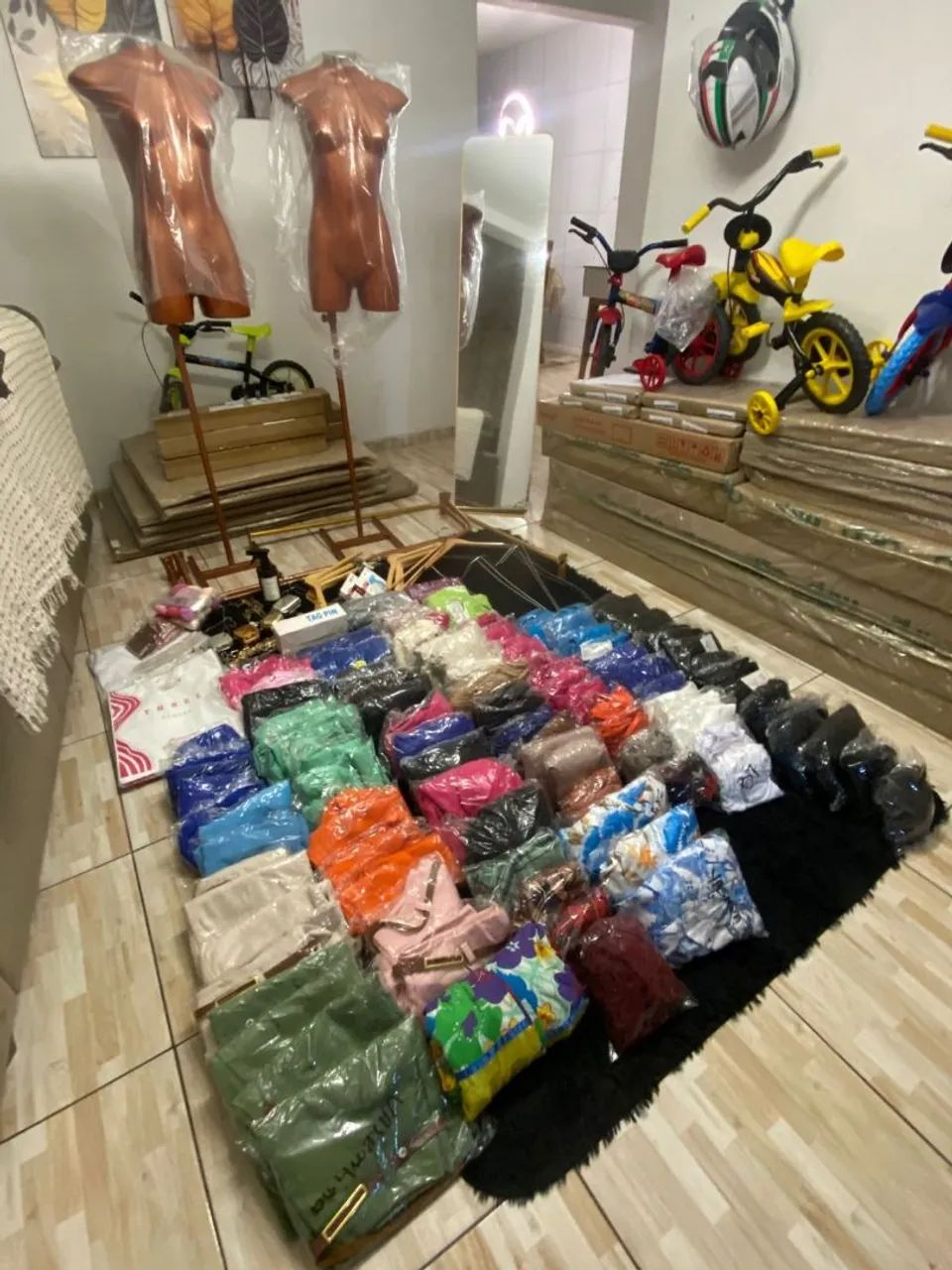 Vendo loja de roupas completa  ou troca em iPhone 14 ou 15
