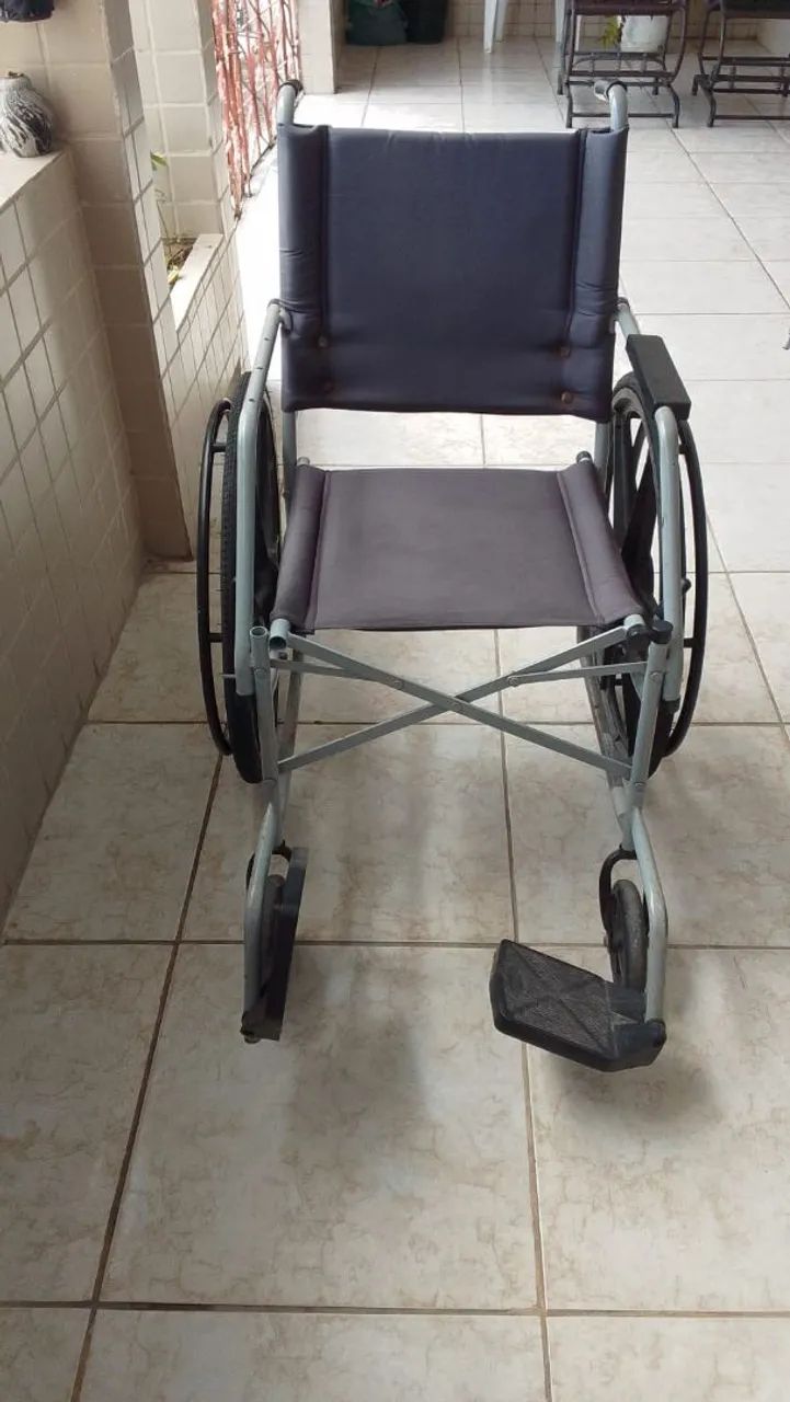 Cadeira de rodas manual em ótimo estado  - Foto 2