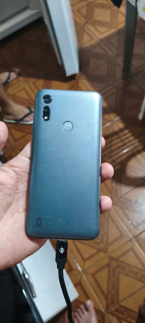 Vendo celular Moto e6 - Foto 2