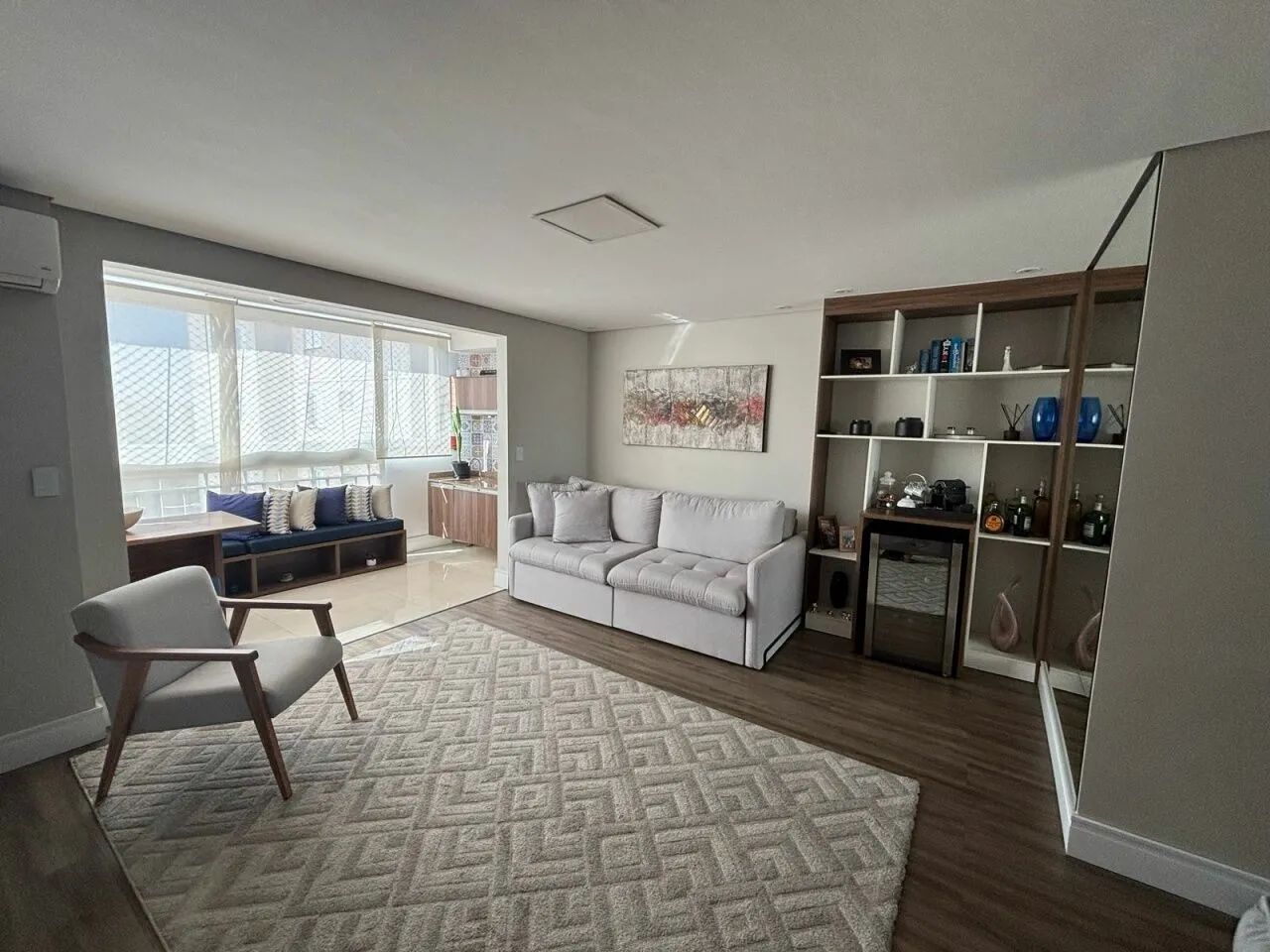 APARTAMENTO COM VARANDA GOURMET EM CONDOMÍNIO CLUBE.