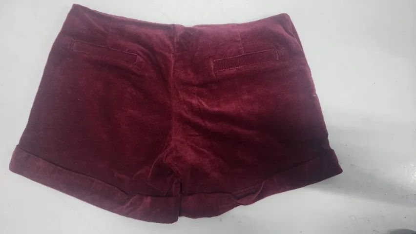 Short / Bermuda social curta em veludo com ziper frontal Tam: 38 - Foto 2