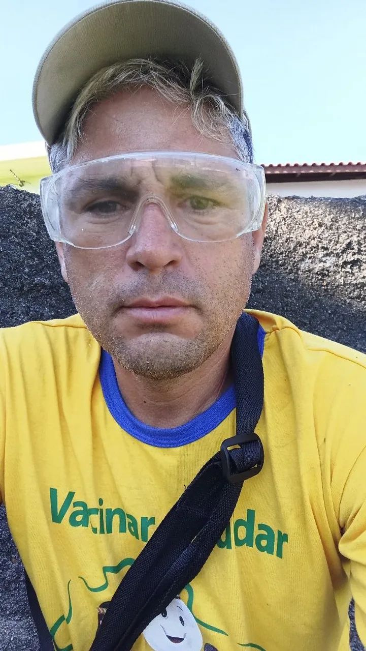 Limpeza de terrenos e roçar cortar grama 