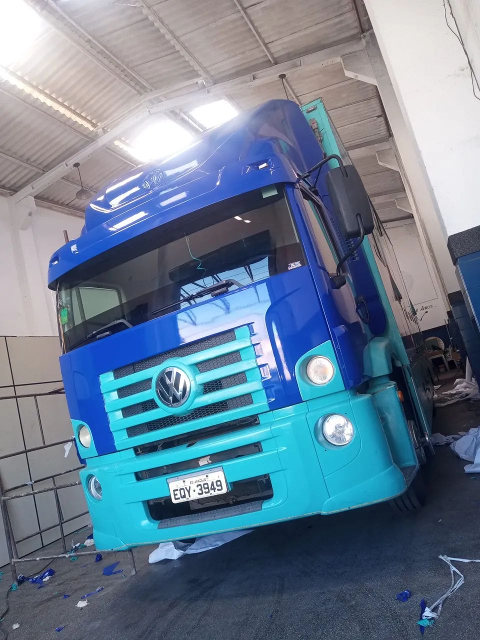 Adesivagem em caminhão, carro,moto,parede - Foto 2