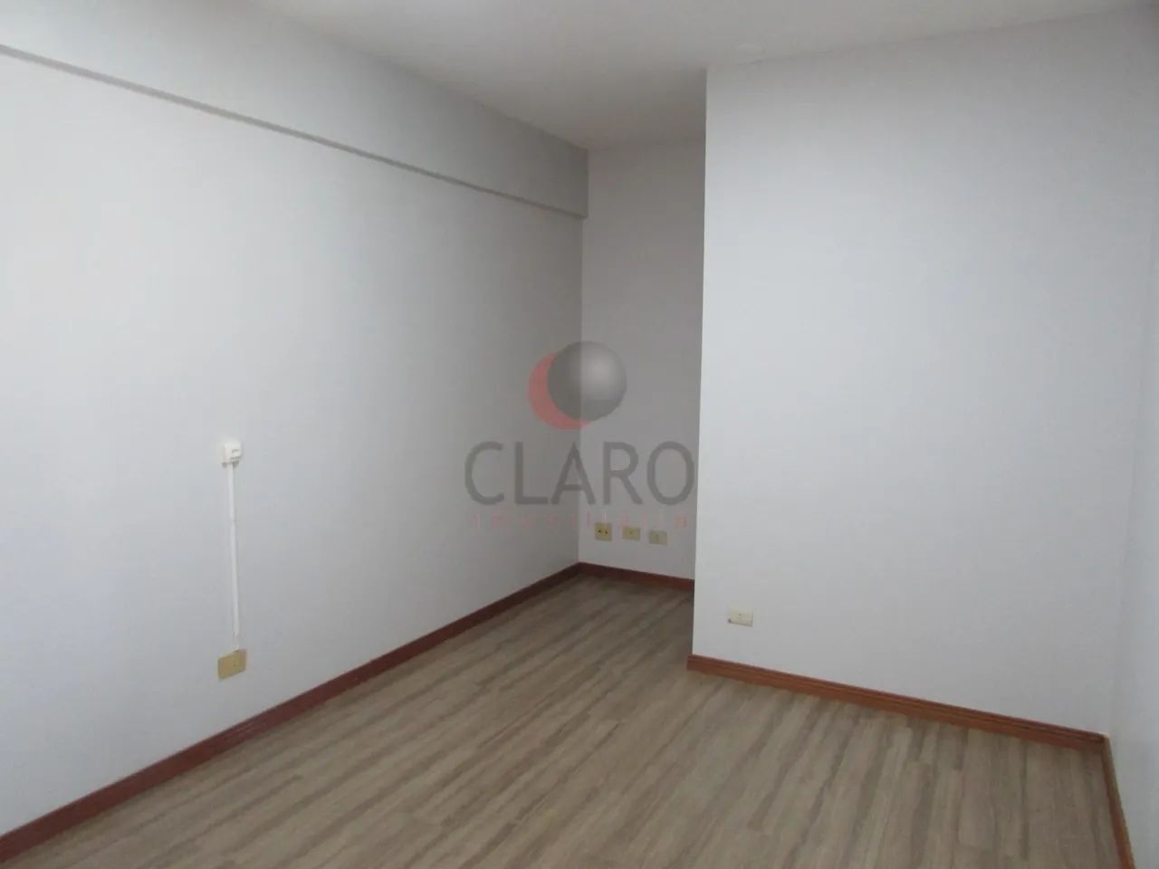 SALA COMERCIAL PARA LOCAÇÃO NO BIGORRILHO | COM ESPAÇO PARA RECEPÇÃO - Foto 4