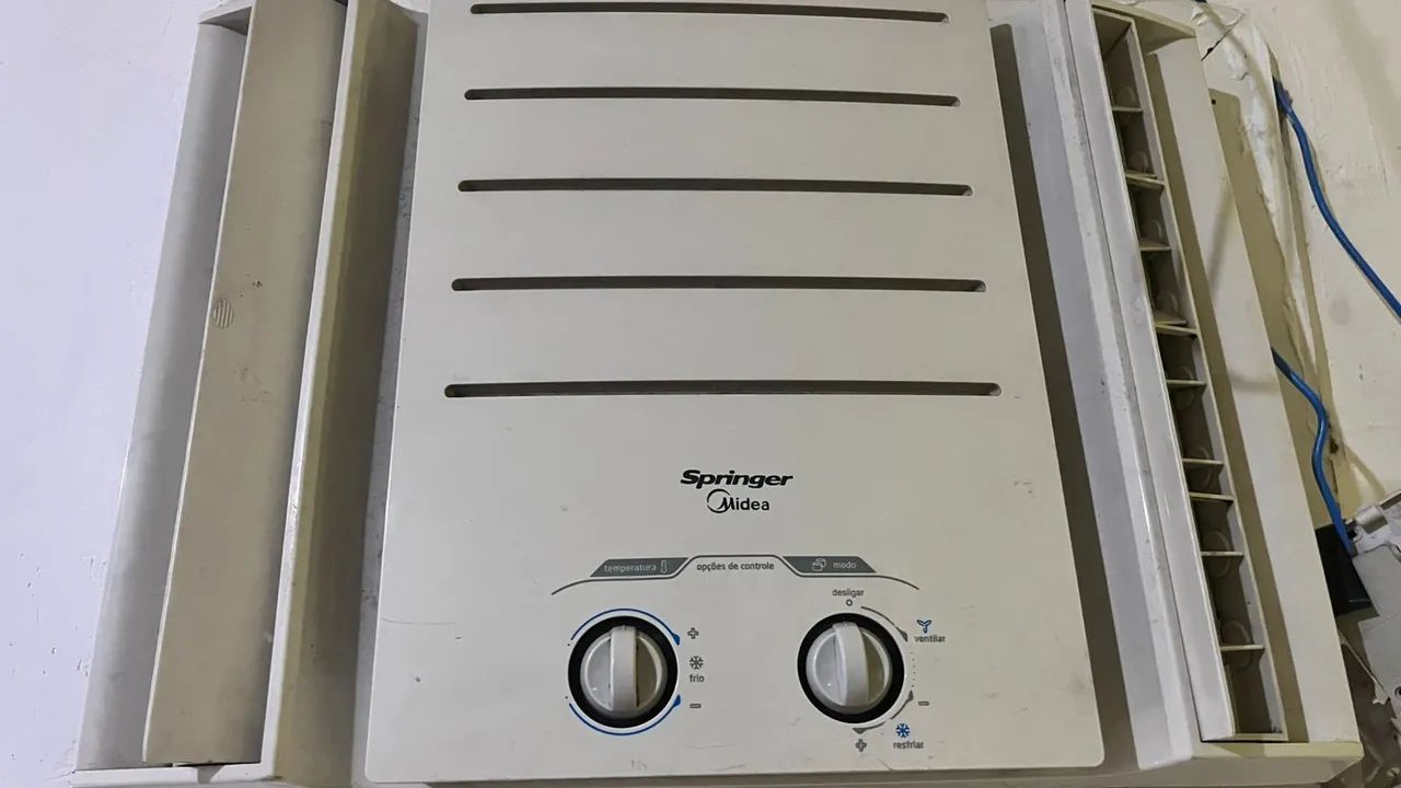 Ar condicionado 10 mil btus<br>Gela muito.<br>ZAP *