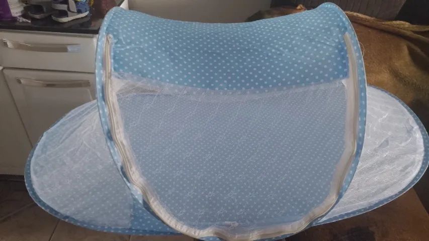 Berço portátil com mosquiteiro 