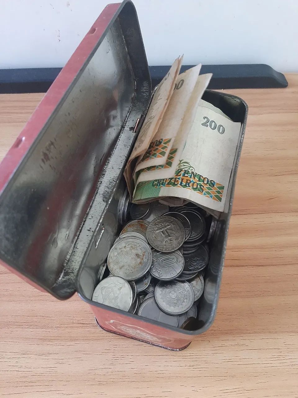 Antiguidade lata/moedas e cédulass