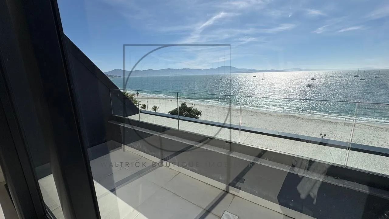 Apartamento frente mar 3 suítes em Jurerê