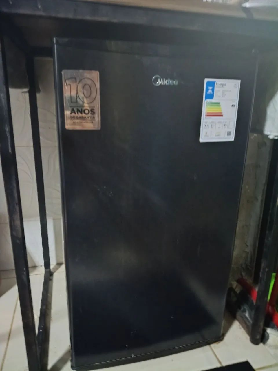 Frigobar Midea 124 Litros / . Estado : 9/10 . Valor 700 Reais.