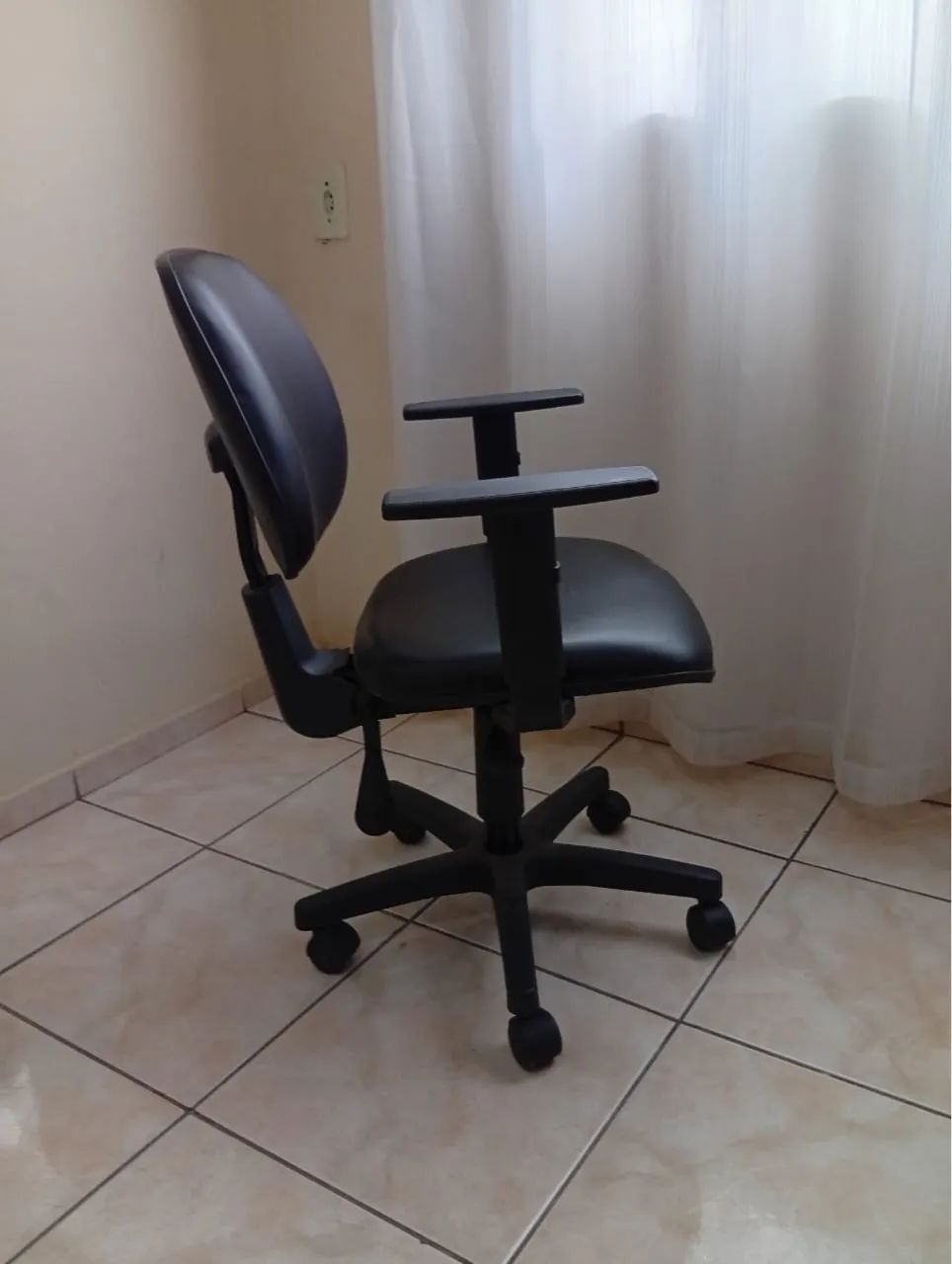 Cadeira Executiva Back System com Braços Reguláveis - Foto 4