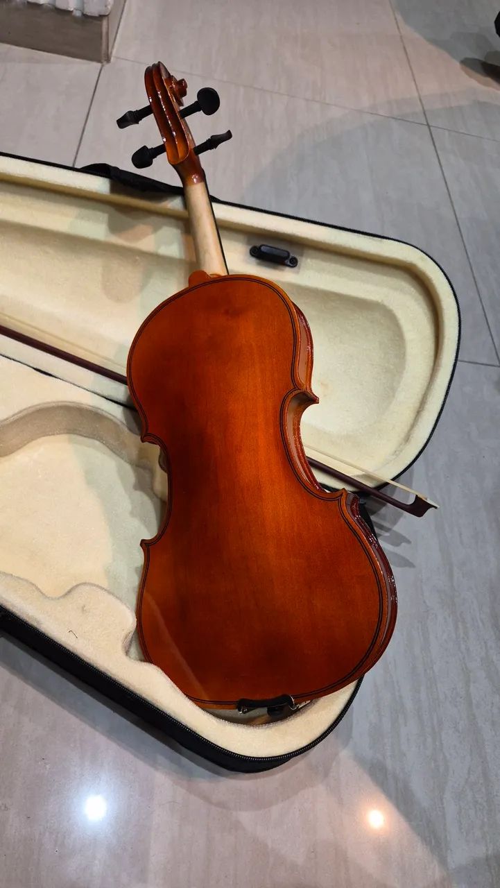 Violino Clássico 4/4 com corpo em madeira - Foto 4