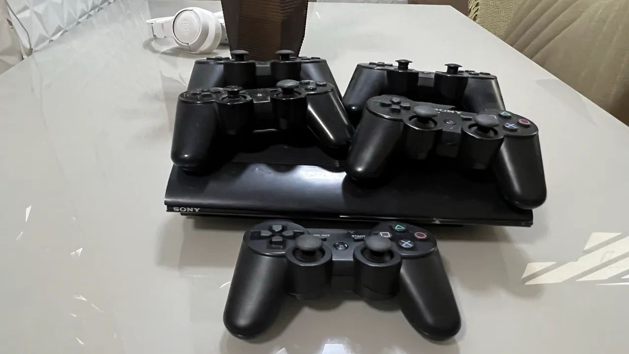 Ps3 desbloqueado, tudo funcionando com 5 controles. 