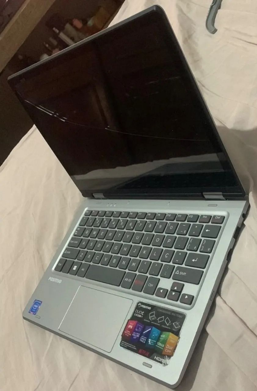 Notebook Positivo Duo C4128B-1 com tela trincada - Foto 2