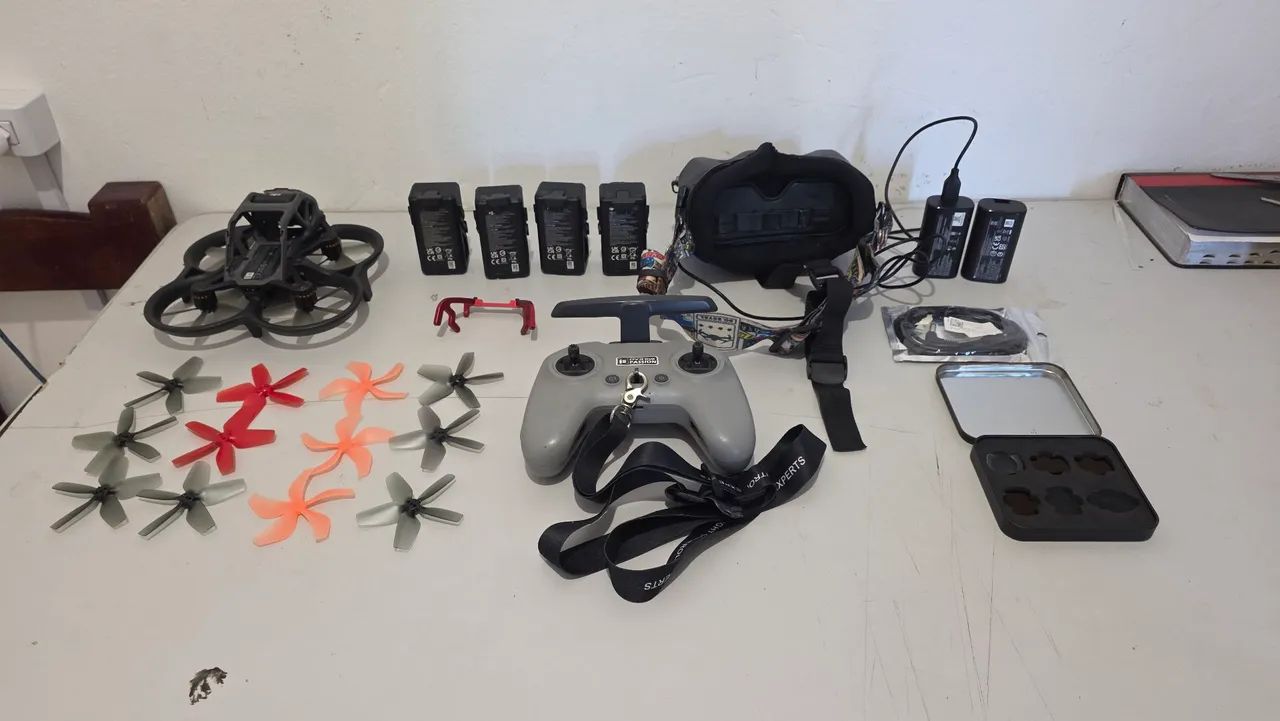 Vendo/Troco kit Avata com óculos, controle + 4 baterias e acessórios 