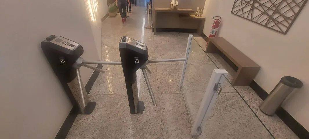 Sala ampla com 34m² e banheiro.  - Foto 5