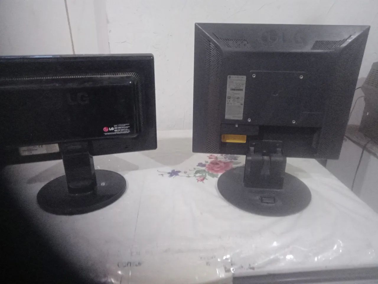 Vendo 2 monitores de computador com defeito  - Foto 2