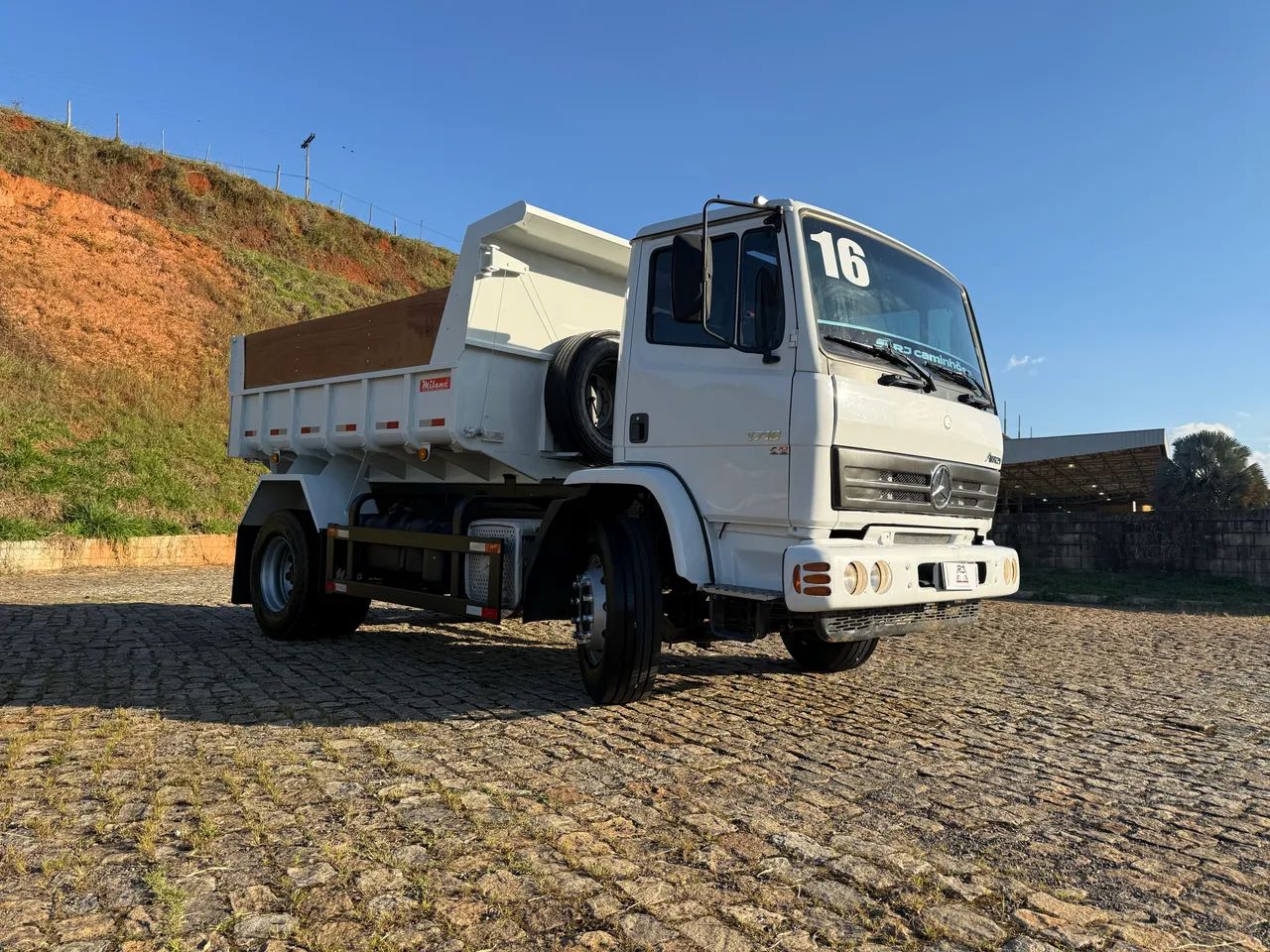 CAMINHÃO MB 1719 ATRON BASCULA ZERO  - Foto 2