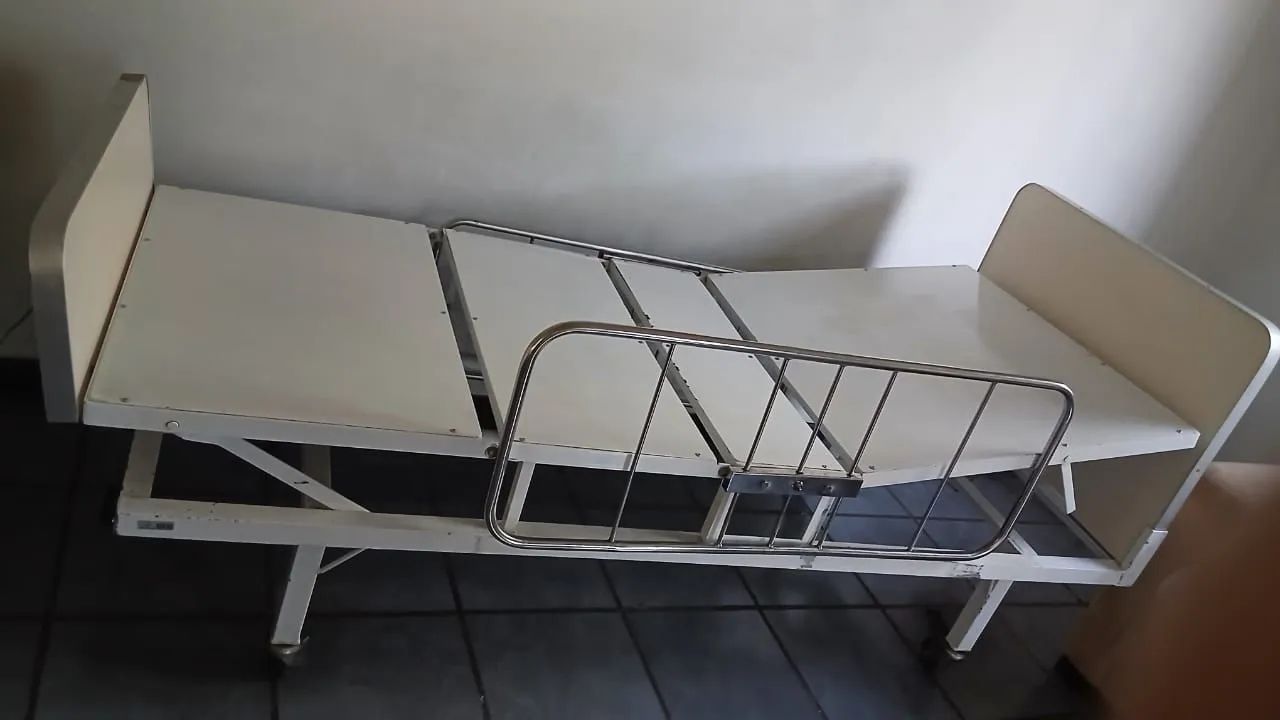 Vendo cama hospitalar manual 
