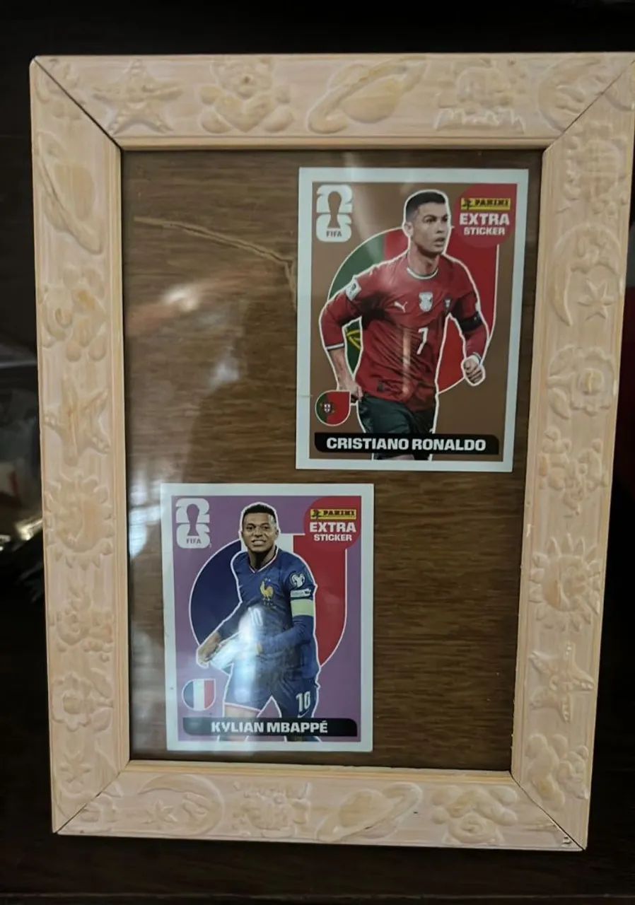 FIGURINHA COPA 2026 EXTRA CRISTIANO RONALDO (BRONZE) E MBAPPÉ (CASUAL)