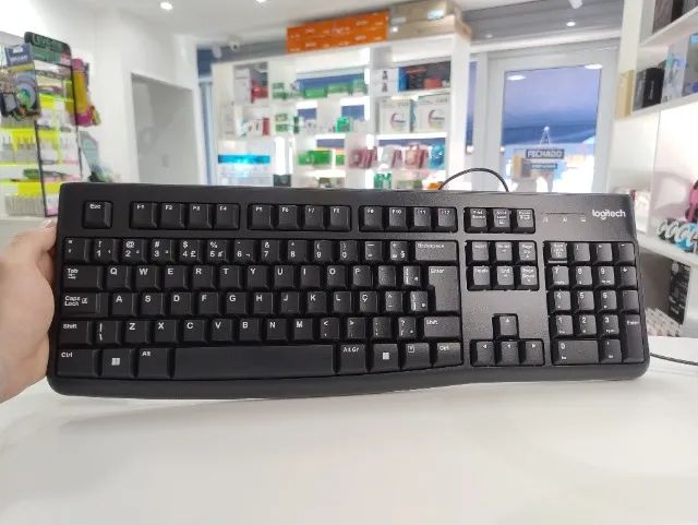 Teclado Logitech K120 USB ABNT2 Com Fio