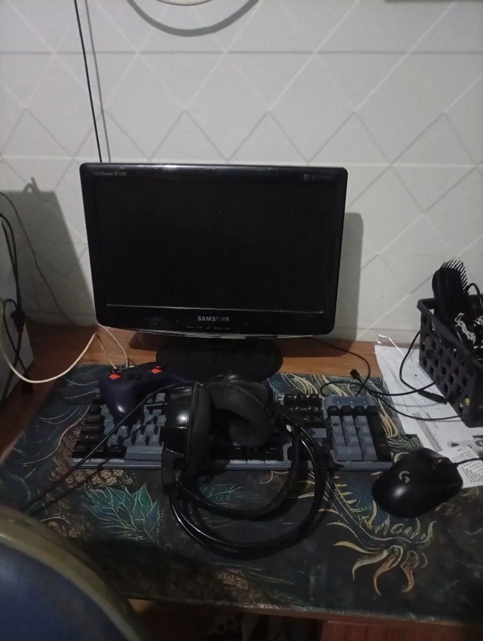 Computador com monitor, fone, mouse pad grande e mouse - Foto 4