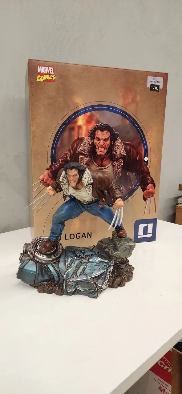 Logan Iron Studios autografado  - Foto 2