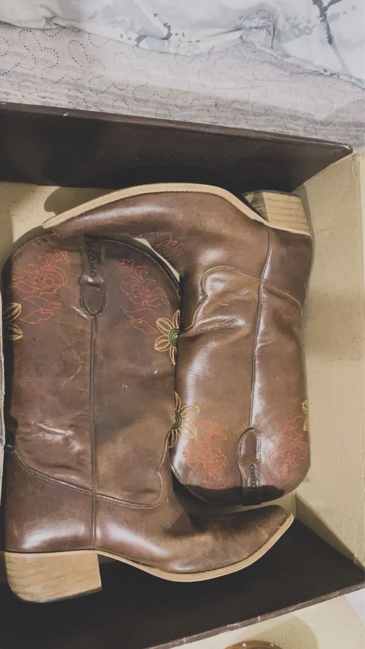 Bota de couro bem conservada - Foto 3