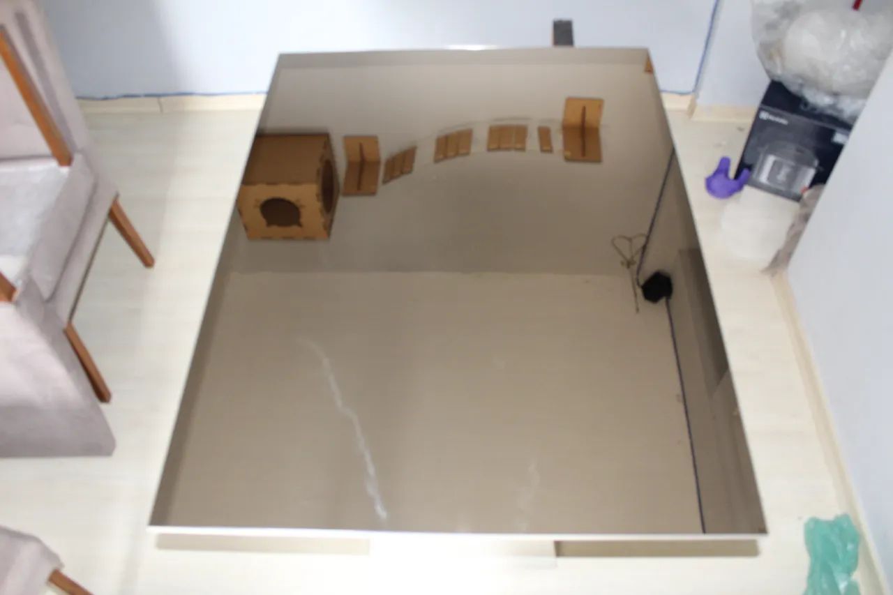 Mesa 4 lugares com tampo espelhado
