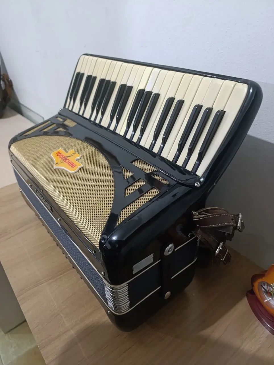 Acordeon Todeschini 80 baixos, quarta e sexta de voz  - Foto 3