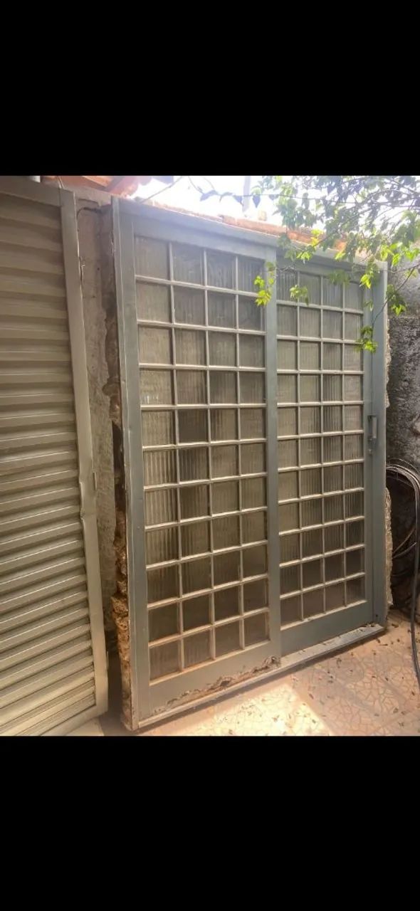 Vendo porta e duas  janelas  valor R$880