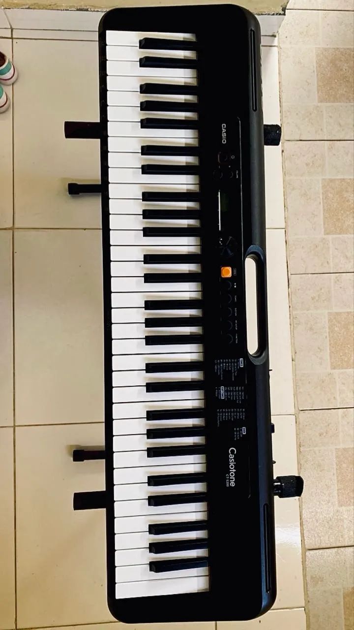 Teclado Casio Casiotone CT-S200 - 61 teclas | Preto | Semi novo