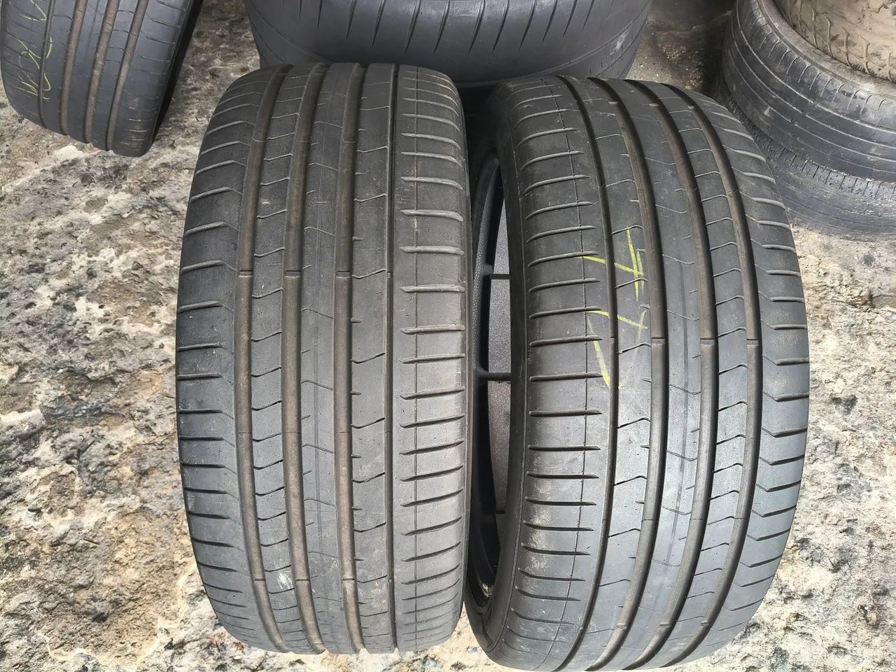 Pneus 255 40 21 Pirelli pzero 