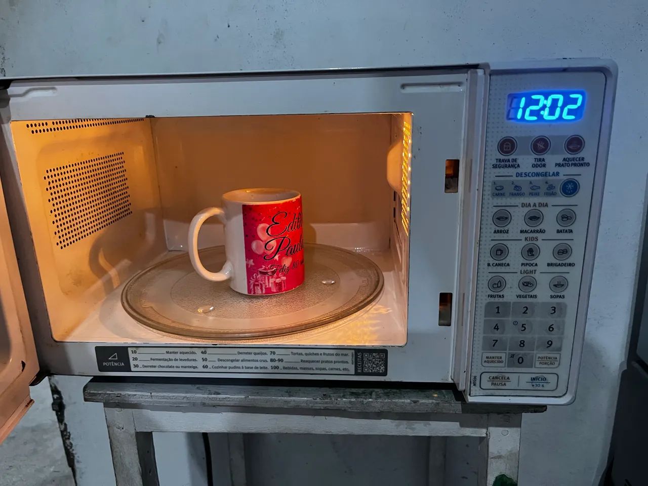 Microondas Electrolux 20 litros funcionando  - Foto 4