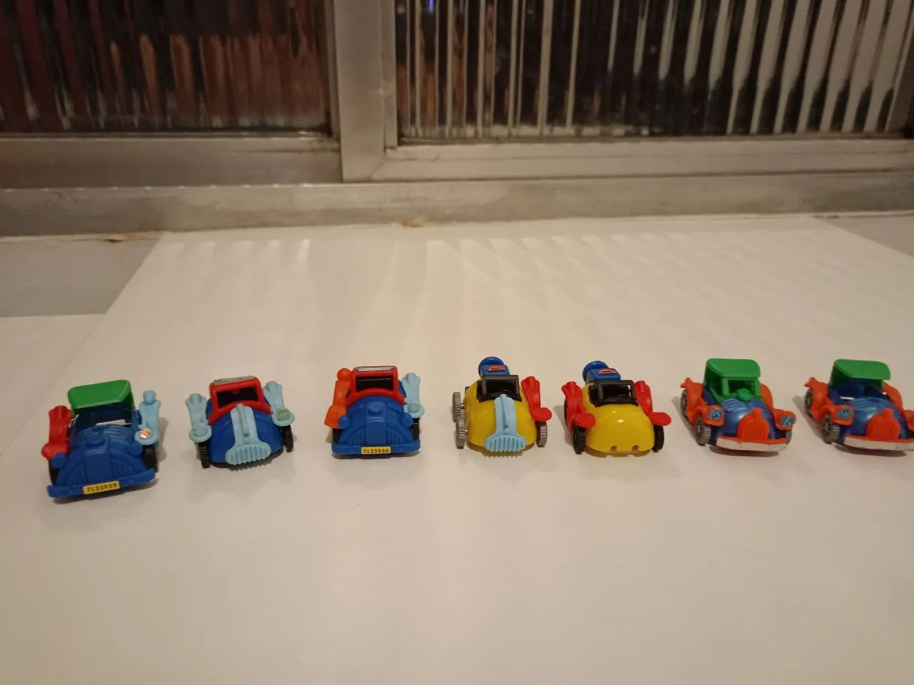 Kinder ovo - carros  - Foto 2
