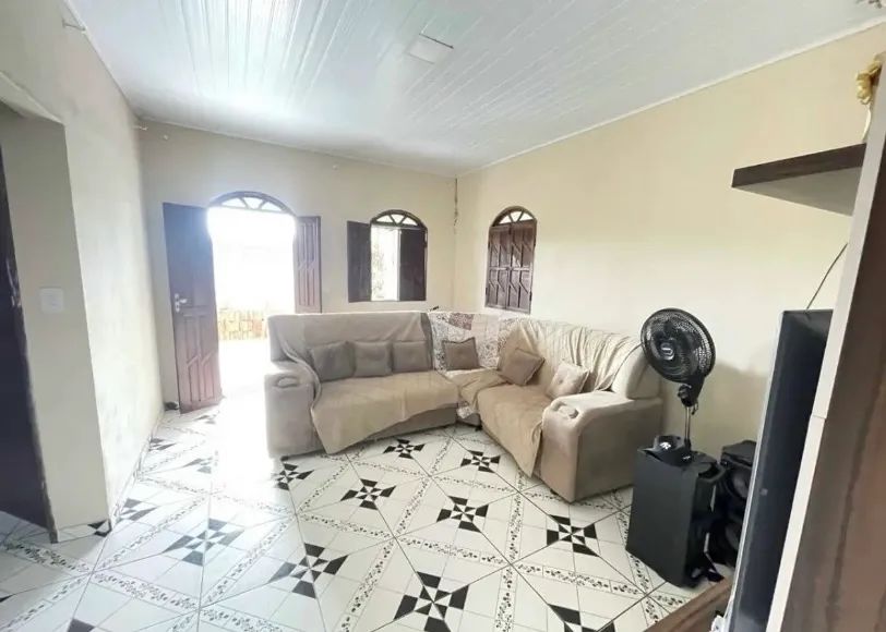 Casa na CABANAGEM