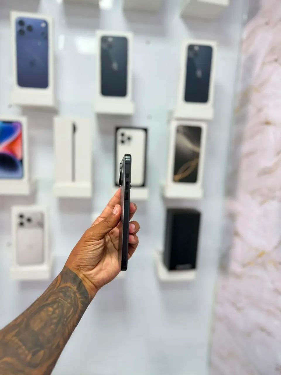 IPHONE 15 PRO MAX 256GB<br>R$ 4.399 - Foto 2