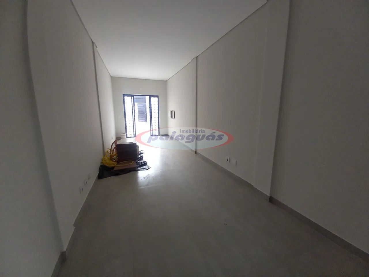 Sala para alugar no bairro Conjunto Habitacional Requião - Foto 4
