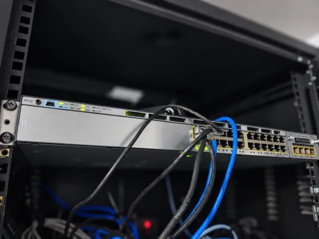 Cisco Catalyst 3750X-24T-E - 24 Portas Gigabit + Módulo SFP
