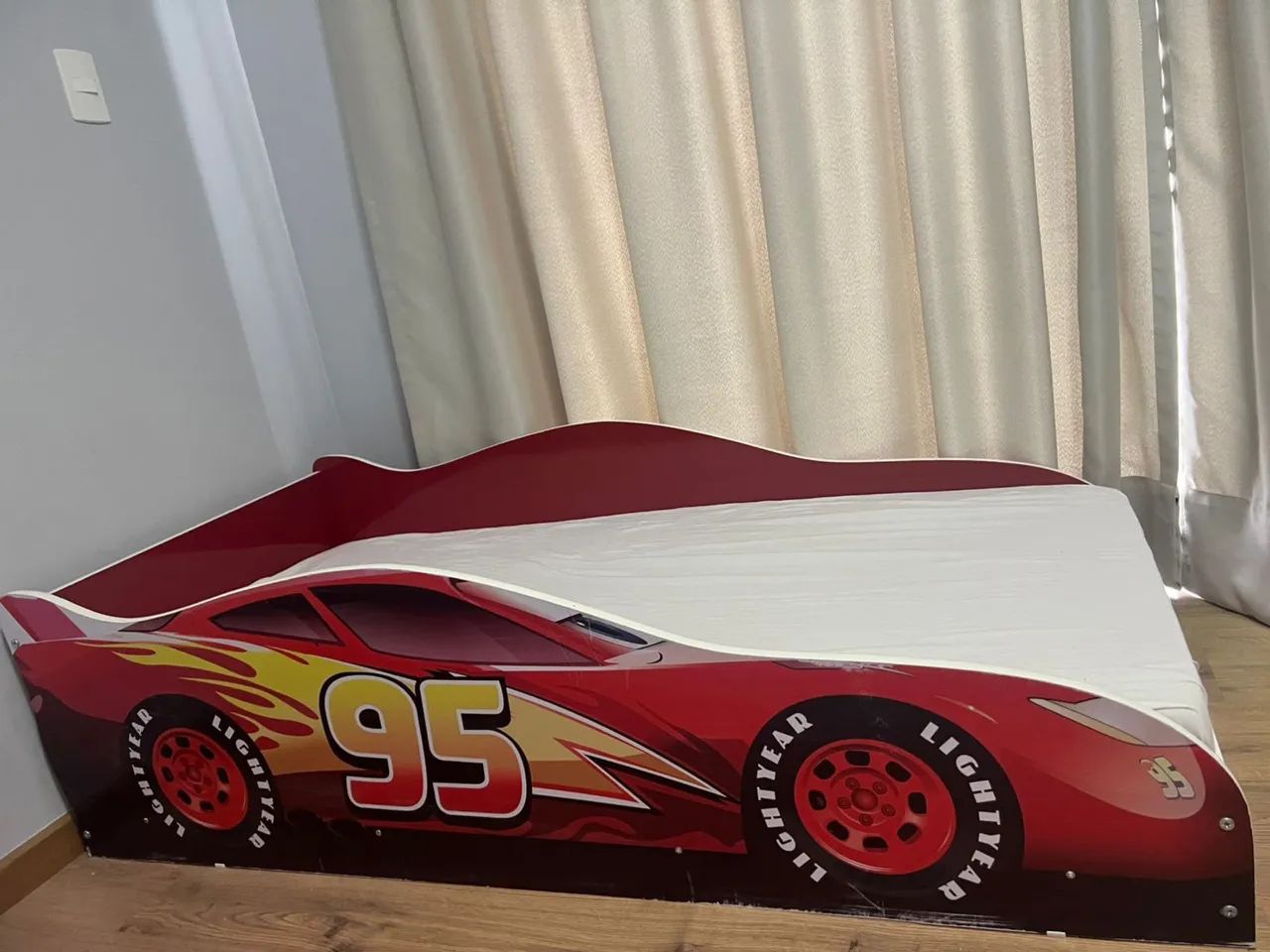 Cama infantil com colchão 