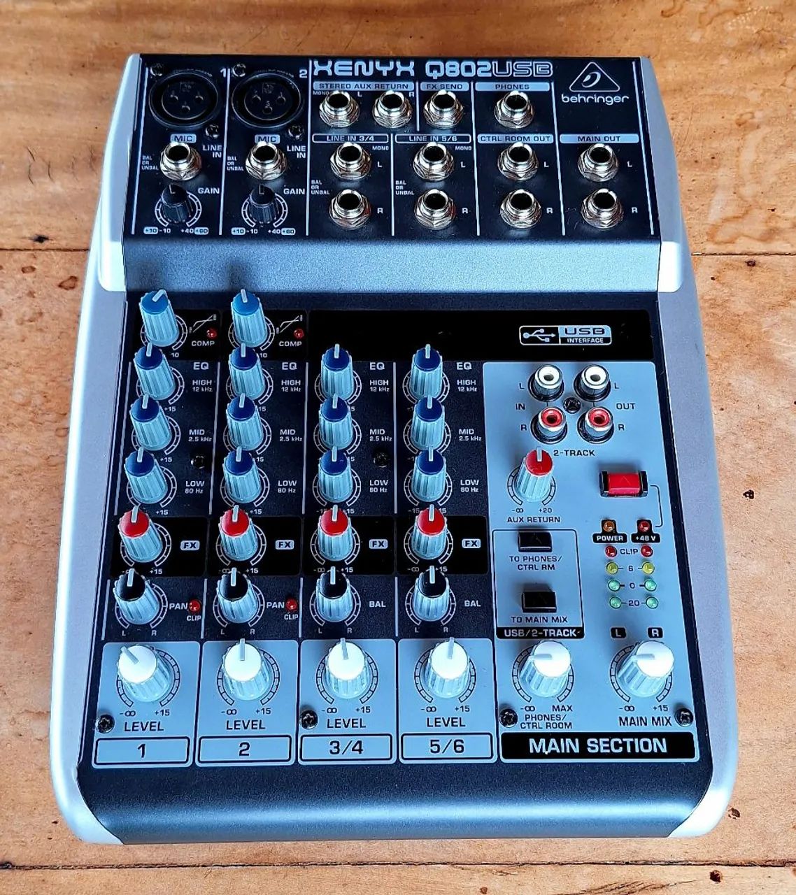 Mesa de Som Behringer Xenyx 802 USB - Seminova! - Instrumentos