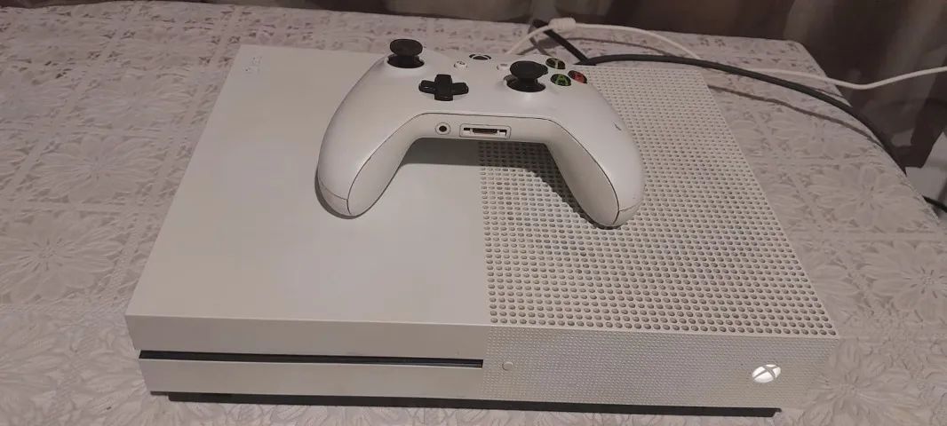 Xbox One S 1 terabyte com controle - Foto 2