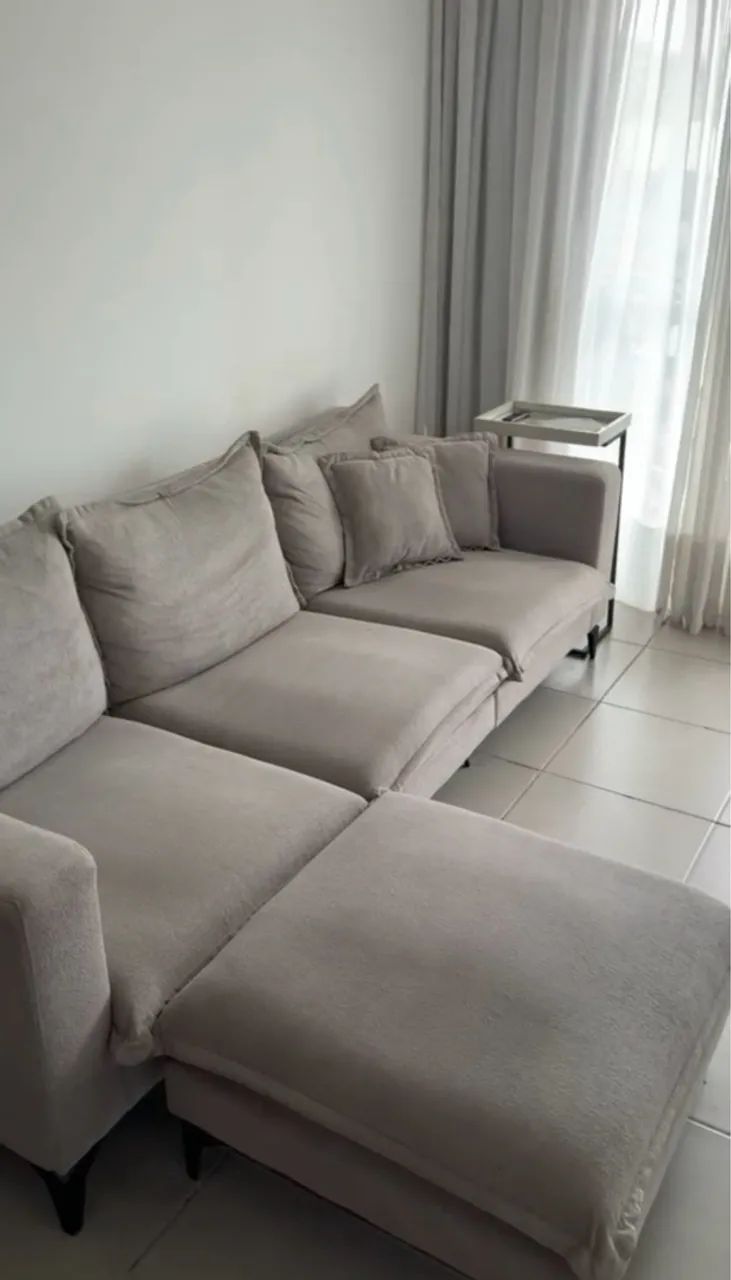 SOFÁ PARA 4 PESSOAS COM CHAISE