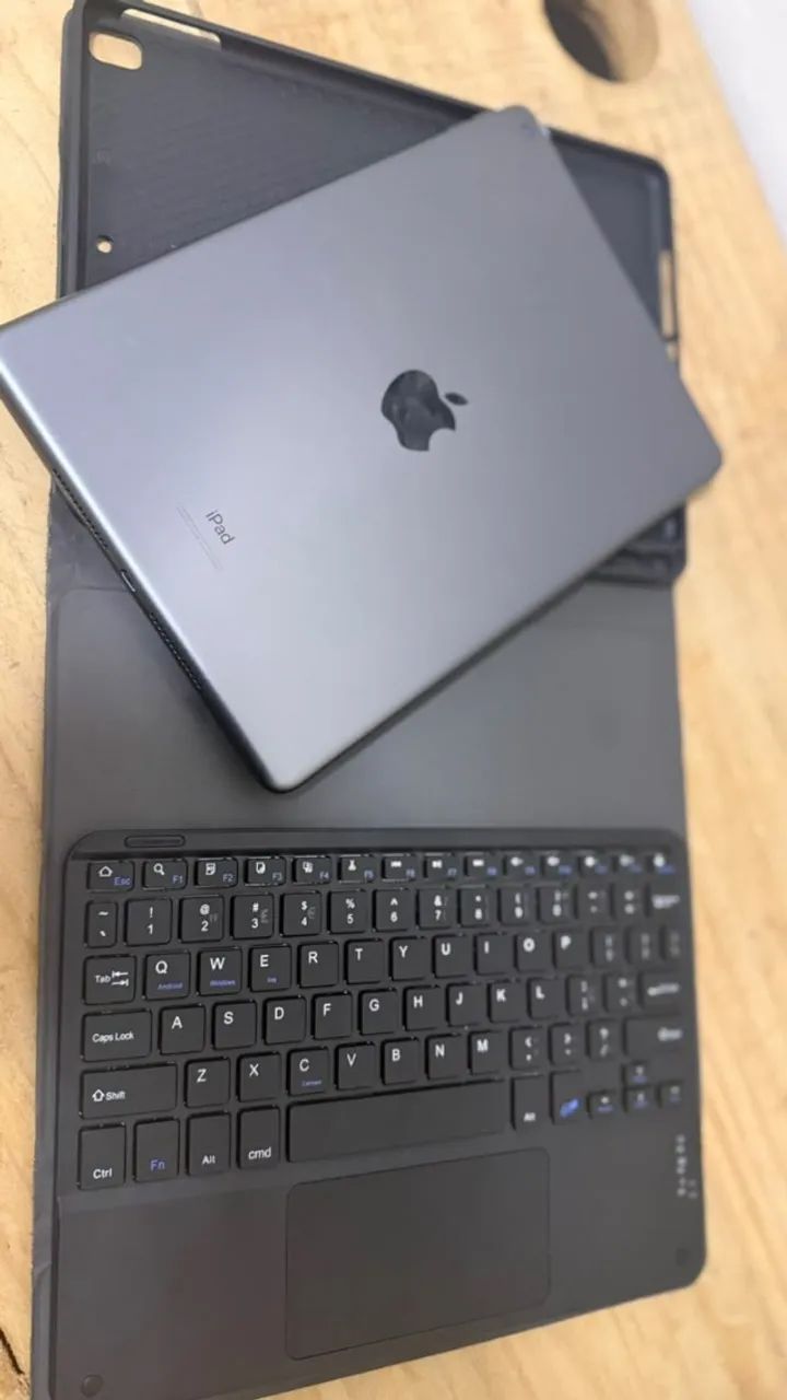 iPad 9ª Geração 64GB + Teclado com Touchpad e Capa - Foto 2