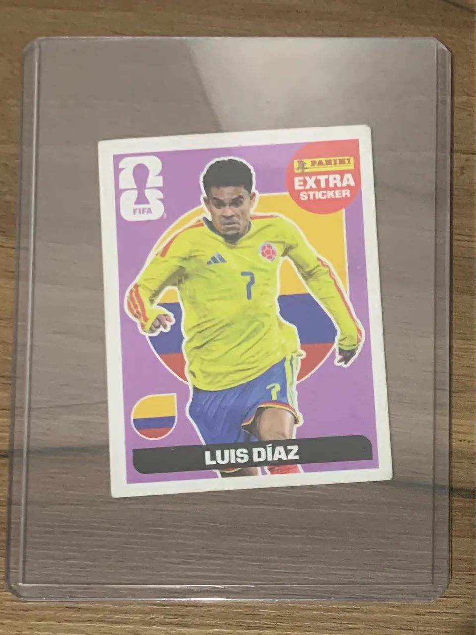 Figurinha Luis Díaz Extra Sticker Legend Roxa - Copa 2026 Panini + Sleeve