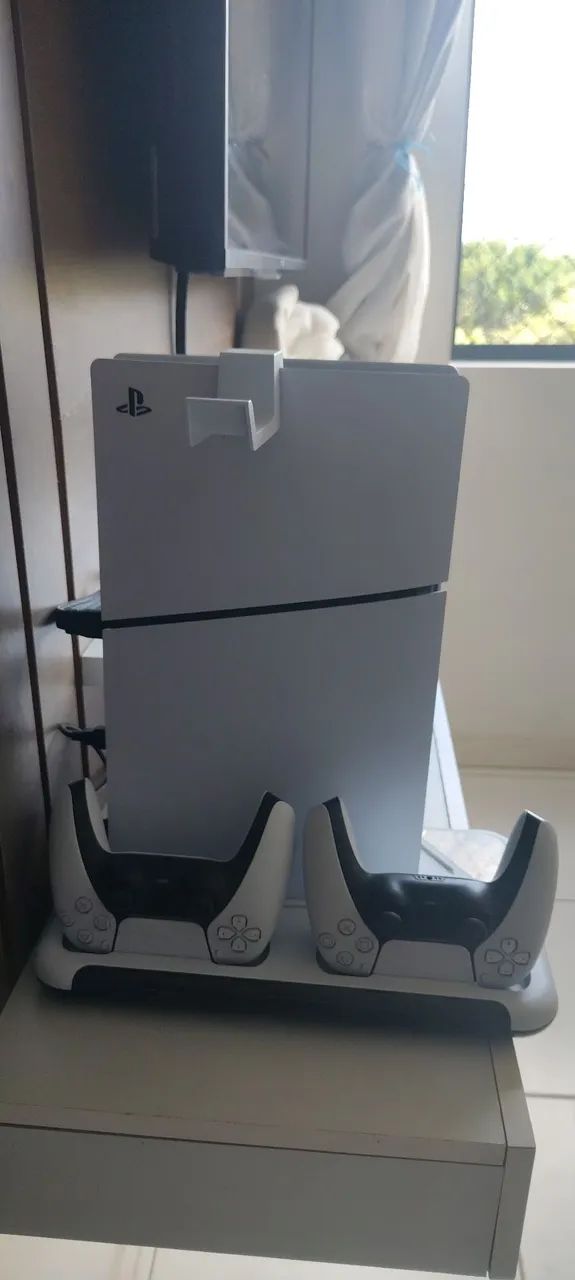 PS5 Slim com 02 controles e Base Carregadora - Foto 4