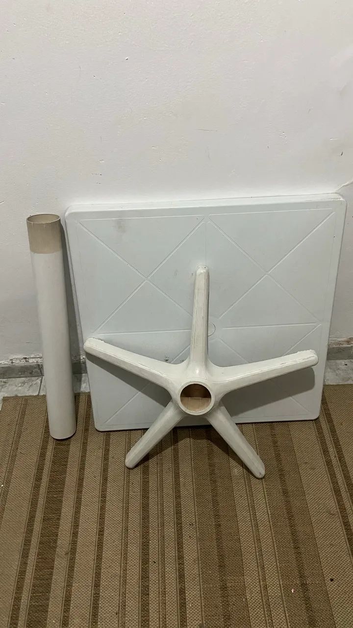 Mesa de Plástico Quadrada Removível