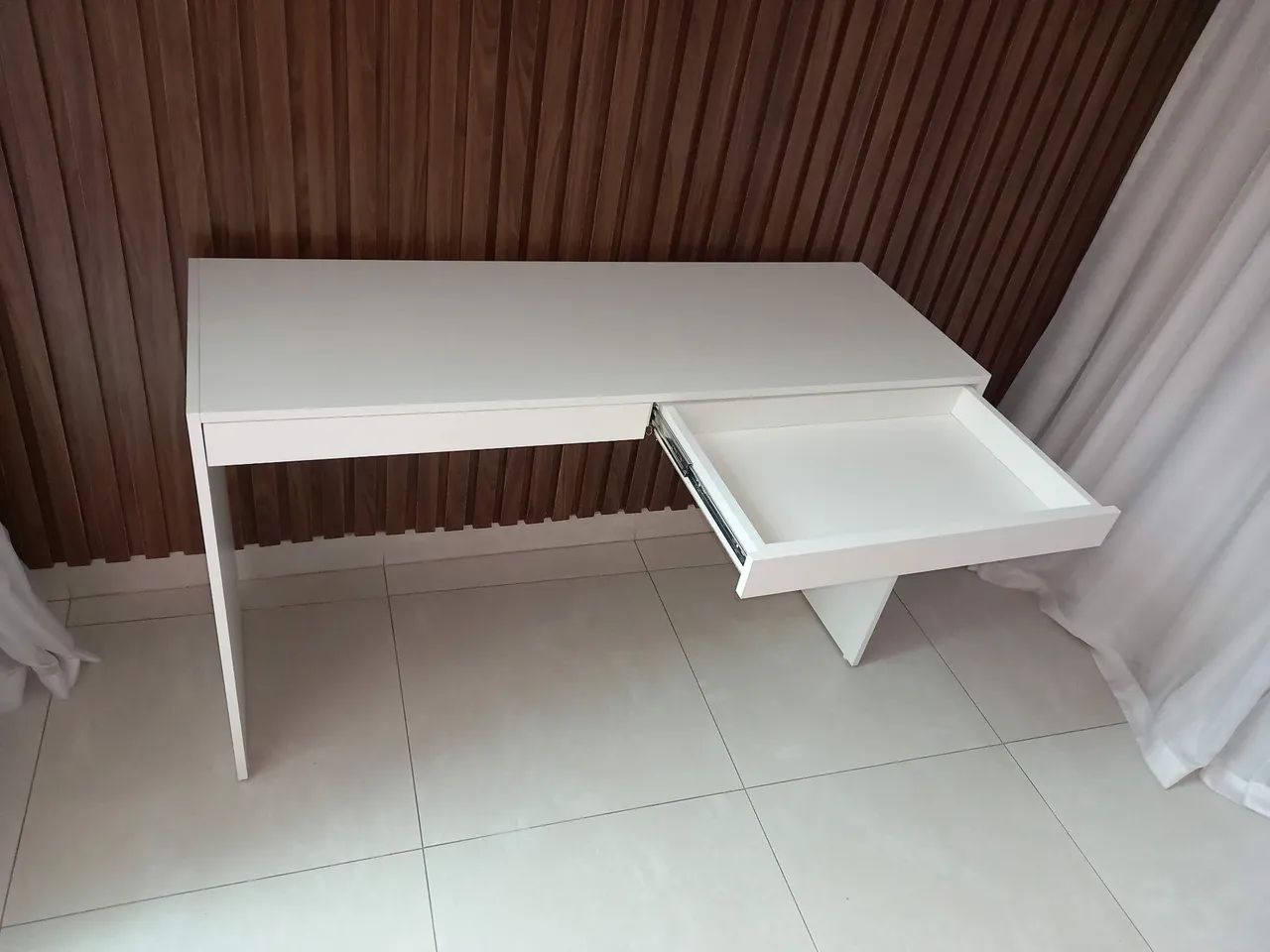 Escrivaninha com gavetas nova em mdf  - Foto 3